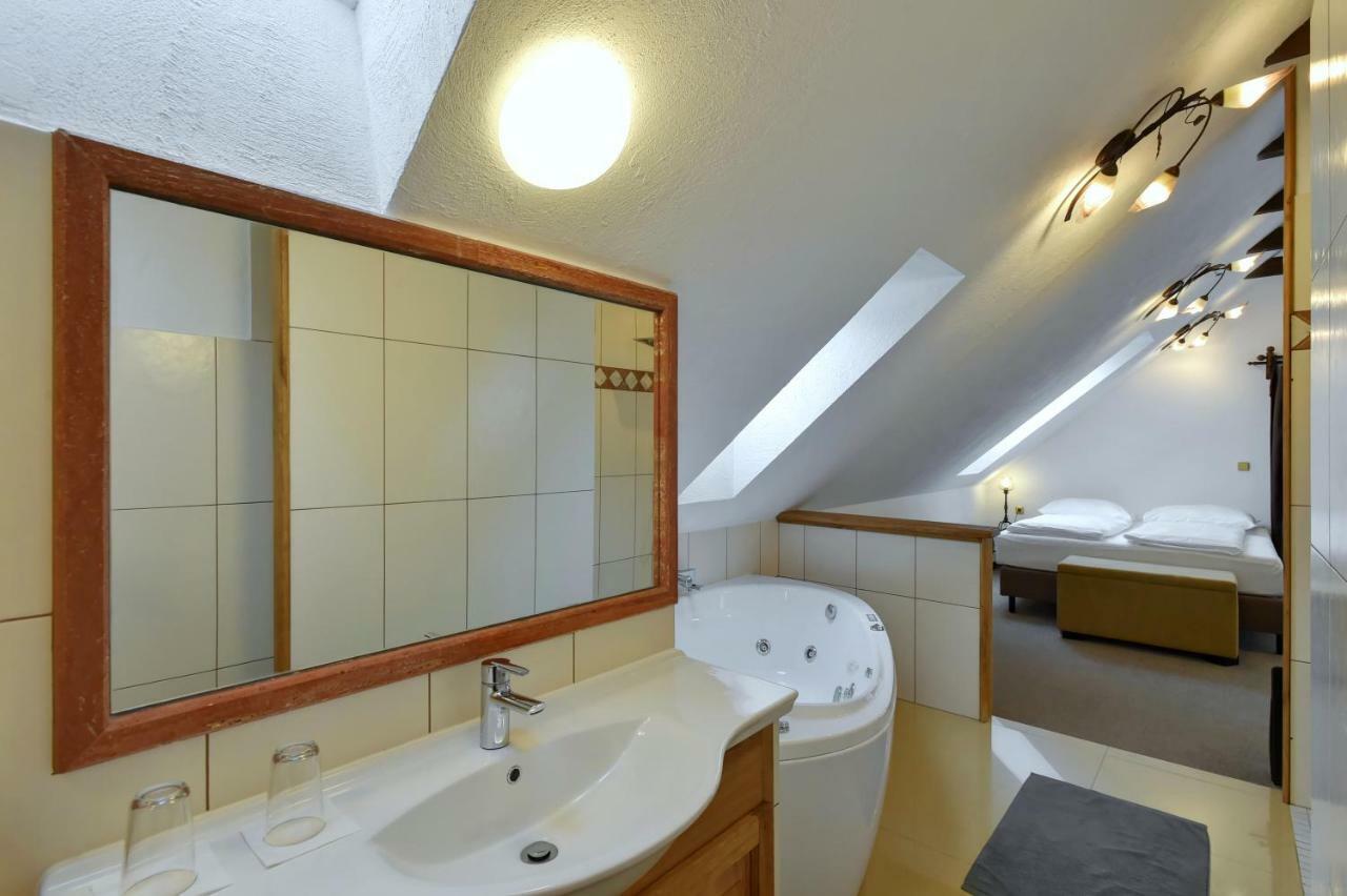 Zamecka Fortovna Obora - Forester House Kaznejov Buitenkant foto